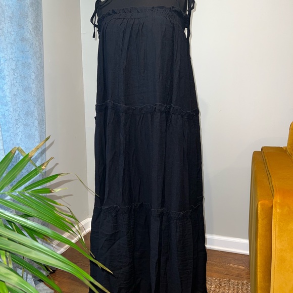 CATCH THE SUN TIERED MIDI DRESS - BLACK - Picture 6 of 6